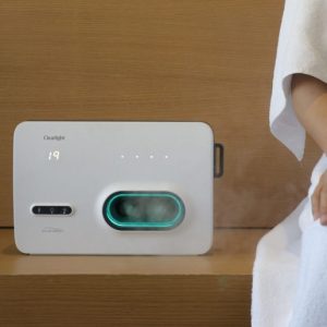 Clearlight HALO ONE Halogenerator with man in sauna